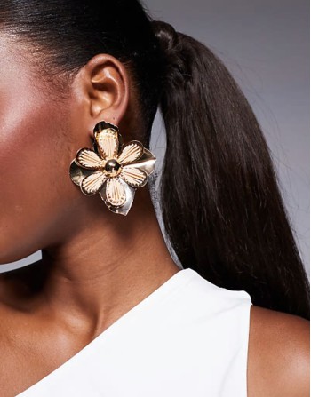 aurrora statement floral earrings in gold