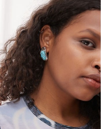valley curved earrings with turquoise stone in silver
