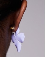 maflore flower stud earrings in lilac