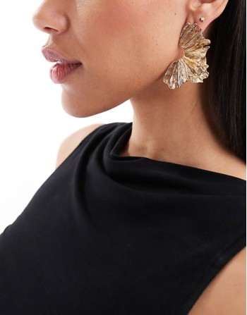 stud earrings with petal detail in gold tone