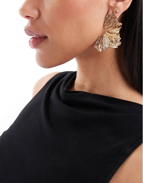stud earrings with petal detail in gold tone