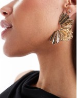 stud earrings with petal detail in gold tone