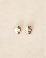 stud earrings in round molten design
