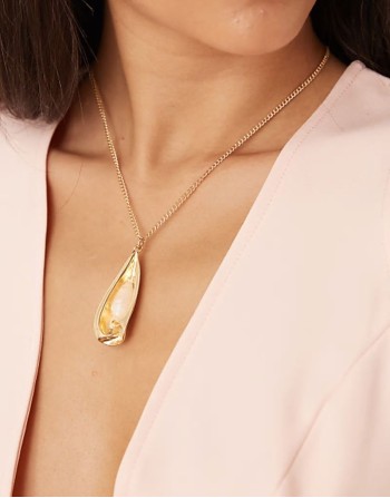 oyster pendant necklace in gold