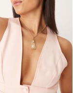 oyster pendant necklace in gold